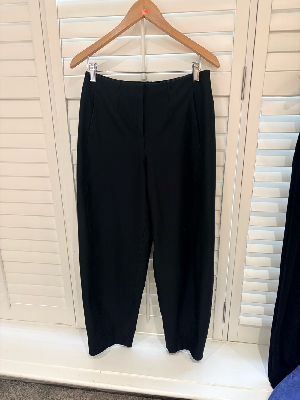 lululemon Barrel Black Pants - Sz 6 w